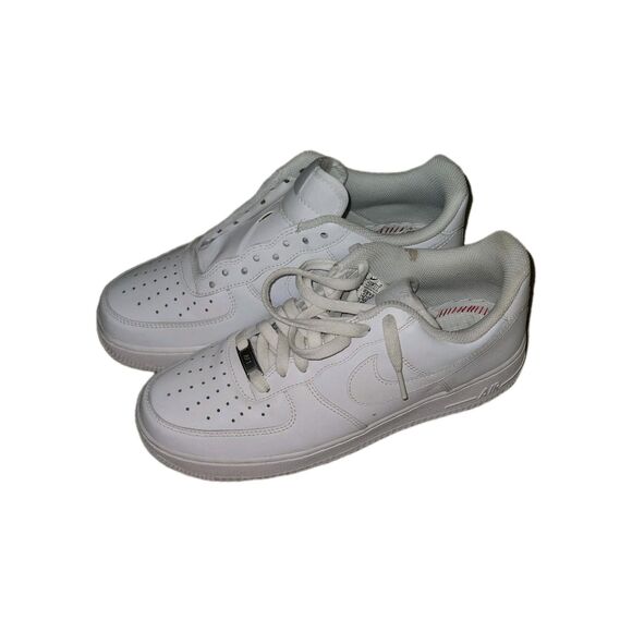 Nike Air Force 1  Low Top Shoe Triple White US Size 7.5 main image 4